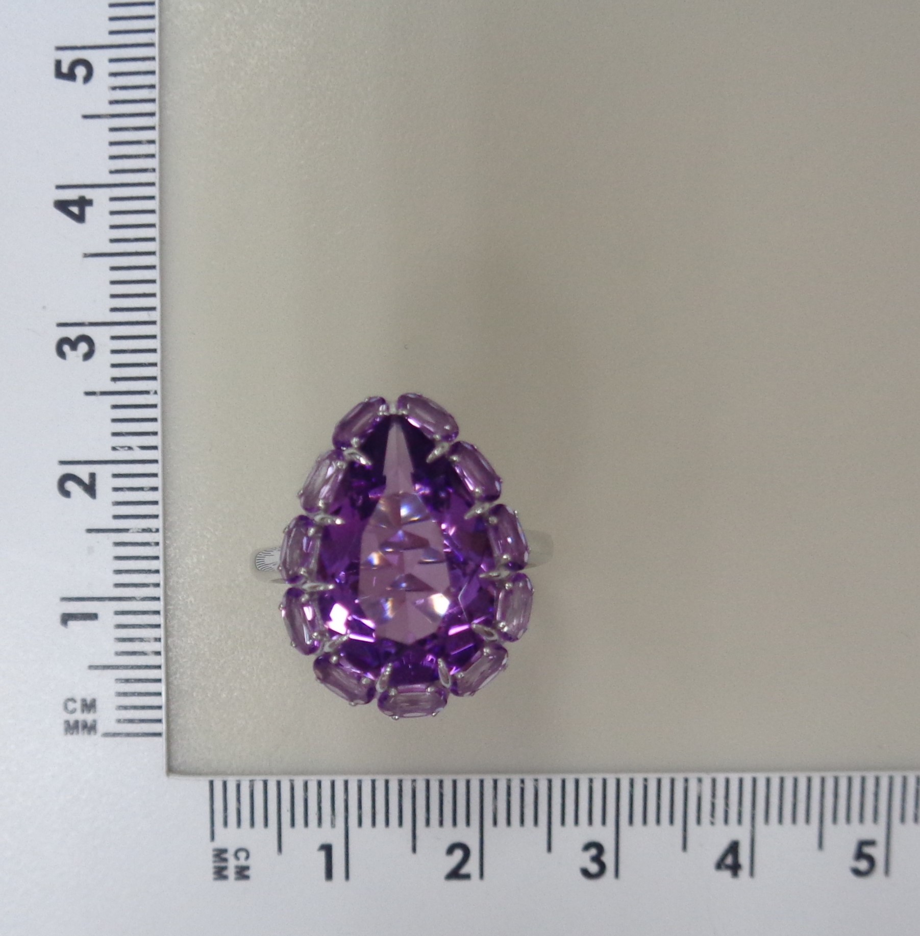 Серебряное кольцо с аметистами